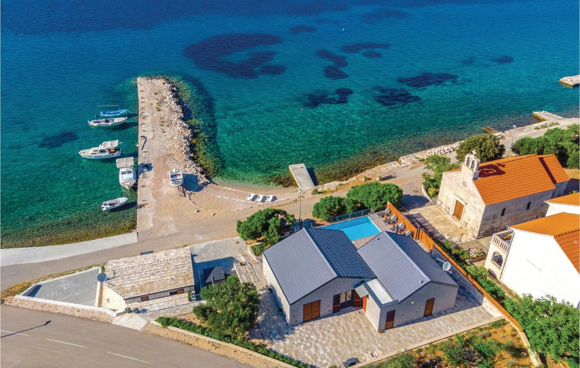 Nice Home In Kneze With Wifi Pupnat Экстерьер фото