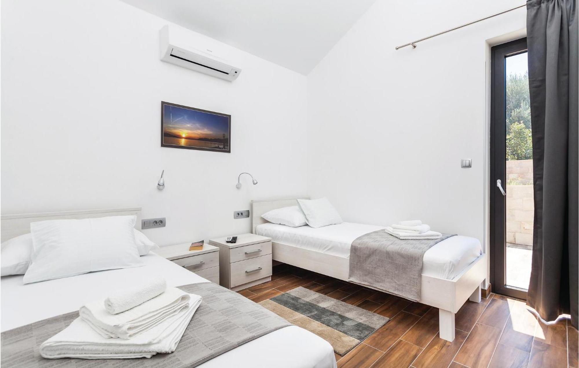 Nice Home In Kneze With Wifi Pupnat Экстерьер фото